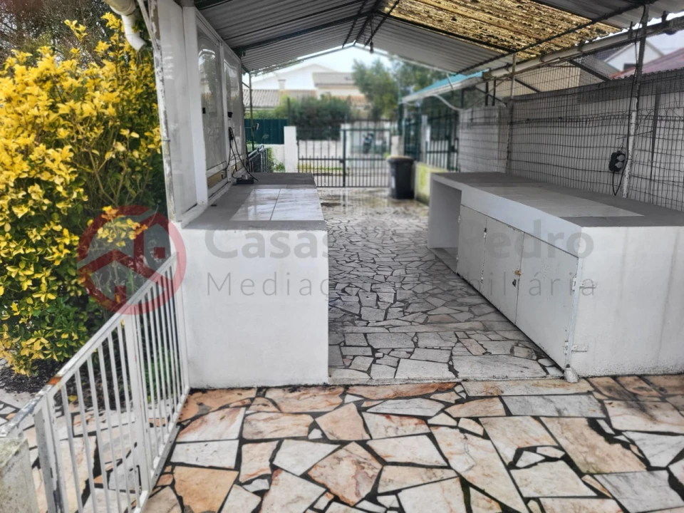 Moradia T5 para Venda em Charneca de Caparica e Sobreda Foto 3