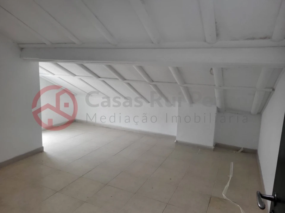 Moradia T5 para Venda em Charneca de Caparica e Sobreda Foto 13