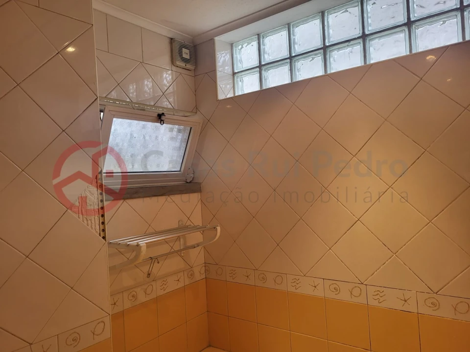 Moradia T5 para Venda em Charneca de Caparica e Sobreda Foto 16