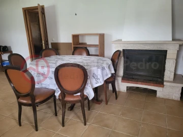 Moradia T5 para Venda em Charneca de Caparica e Sobreda