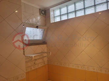 Moradia T5 para Venda em Charneca de Caparica e Sobreda