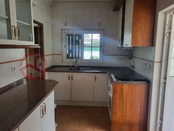 Moradia T5 para Venda em Charneca de Caparica e Sobreda