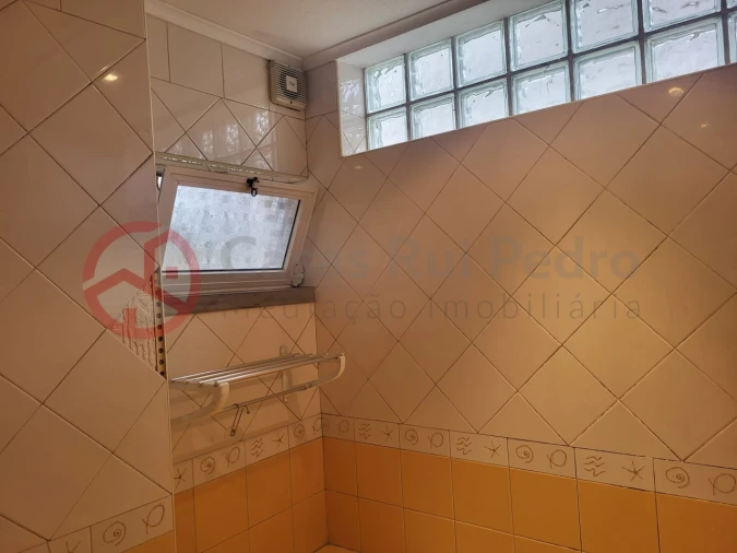 Moradia T5 para Venda em Charneca de Caparica e Sobreda Foto 16