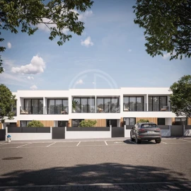Moradia T4 para Venda em Estômbar e Parchal