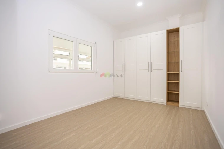 Apartamento T1 para Venda em Quinta do Conde Foto 11