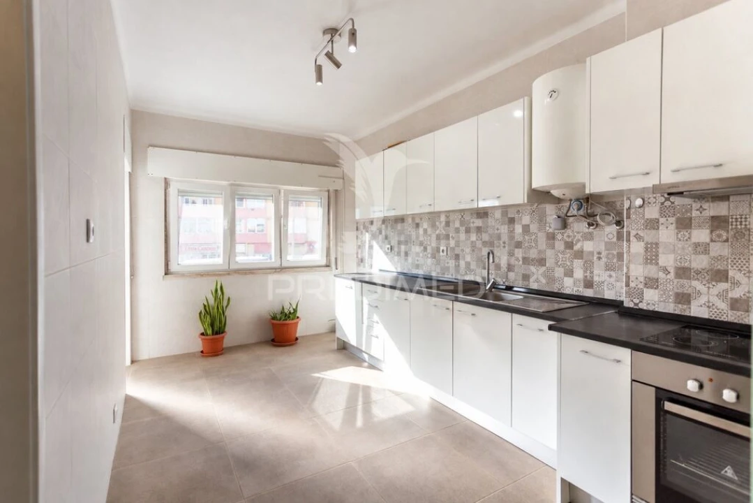 Apartamento T2 para Venda em Amora Foto 2