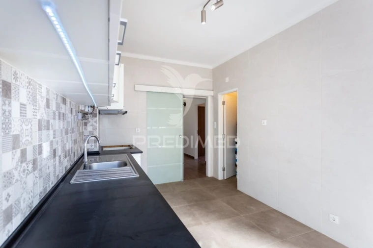 Apartamento T2 para Venda em Amora Foto 11