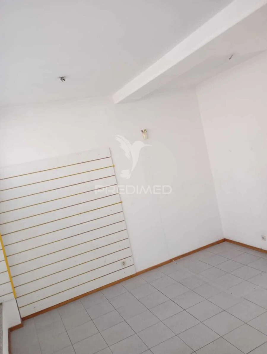 Loja para Arrendamento em Rio Tinto Foto 17