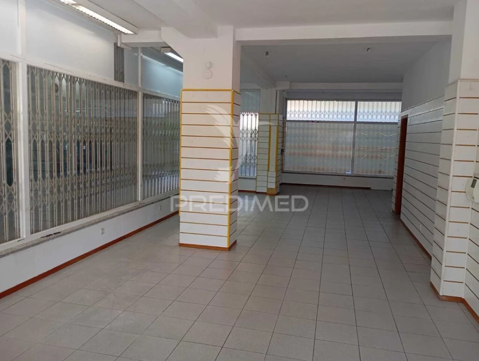 Loja para Arrendamento em Rio Tinto Foto 13