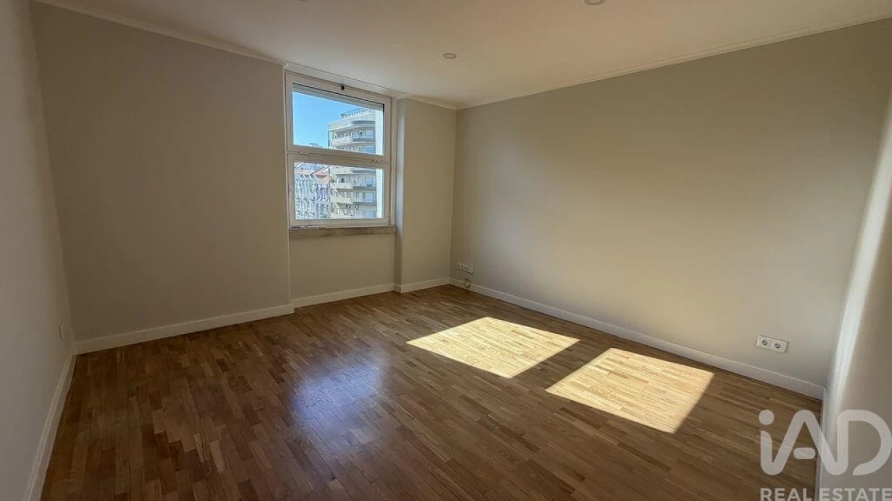 Apartamento T3 para Arrendamento em Avenidas Novas Foto 1