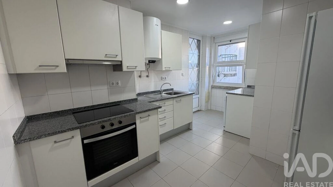Apartamento T3 para Arrendamento em Avenidas Novas Foto 4
