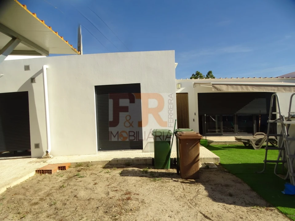 Moradia T1 para Venda em Fernao Ferro Foto 9