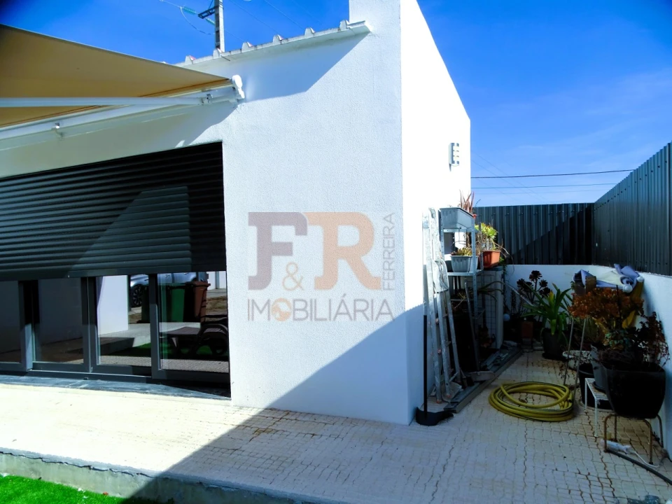 Moradia T1 para Venda em Fernao Ferro Foto 13