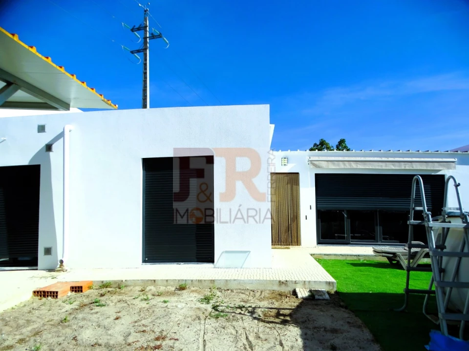 Moradia T1 para Venda em Fernao Ferro Foto 16