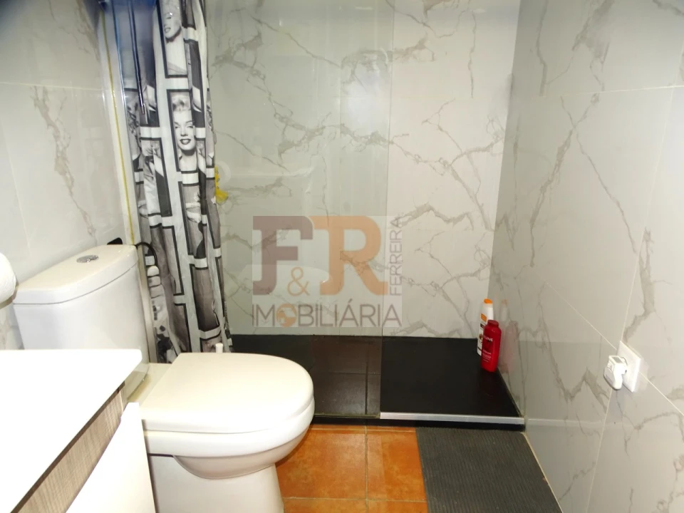 Moradia T1 para Venda em Fernao Ferro Foto 34
