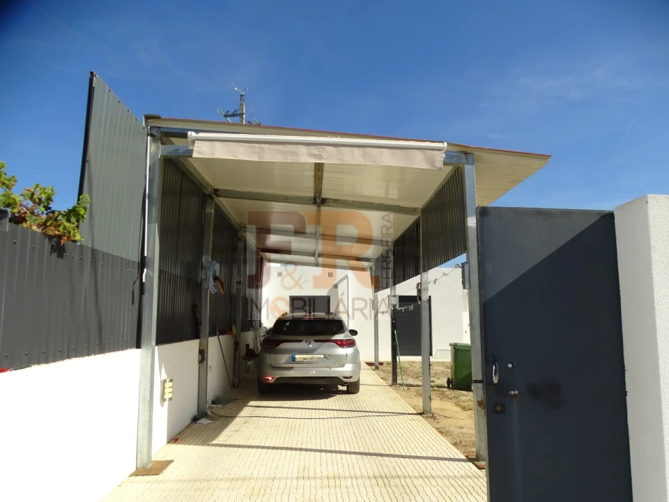 Moradia T1 para Venda em Fernao Ferro Foto 44