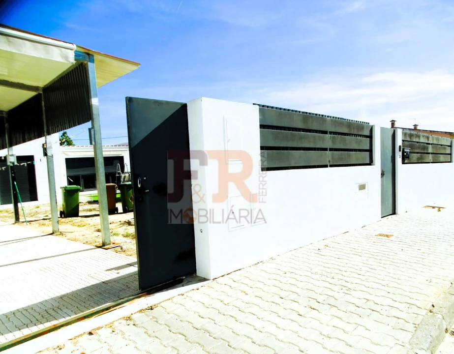 Moradia T1 para Venda em Fernao Ferro Foto 45