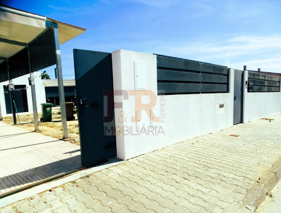Moradia T1 para Venda em Fernao Ferro Foto 46