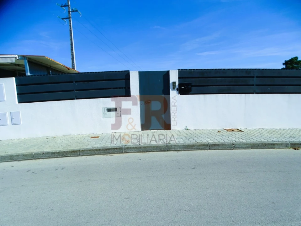 Moradia T1 para Venda em Fernao Ferro Foto 47
