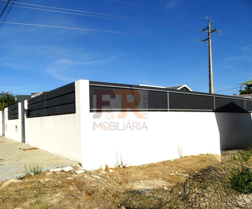 Moradia T1 para Venda em Fernao Ferro Foto 48