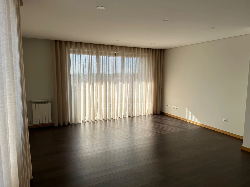 Apartamento T2 para Arrendamento em Cedofeita, Santo Ildefonso, Sé, Miragaia, São Nicolau e Vitória Foto 3