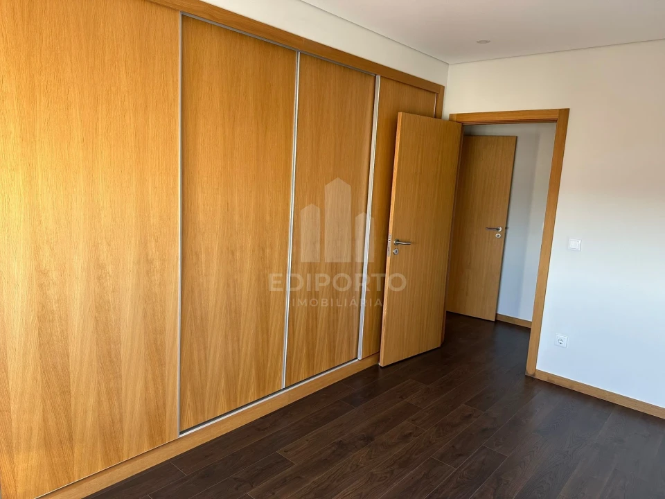 Apartamento T2 para Arrendamento em Cedofeita, Santo Ildefonso, Sé, Miragaia, São Nicolau e Vitória Foto 15