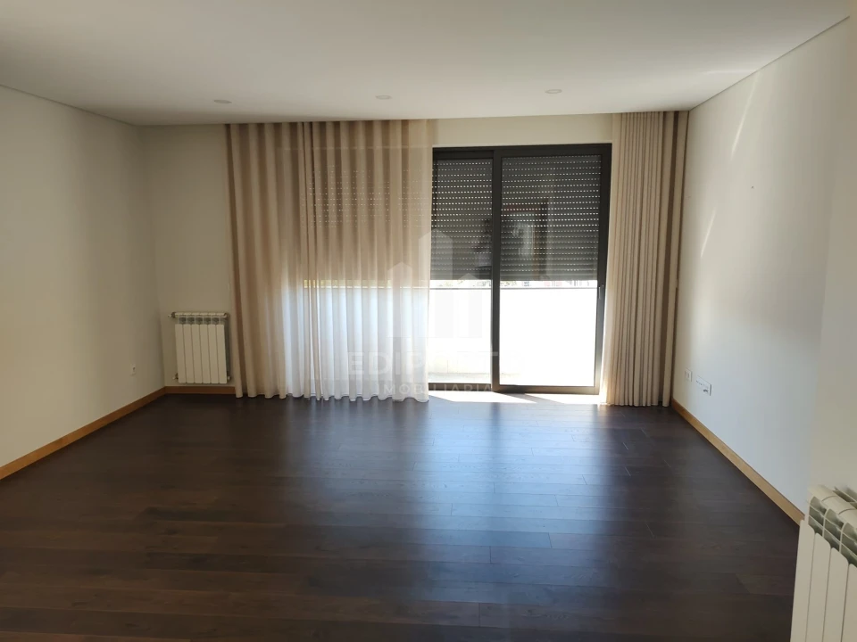 Apartamento T2 para Arrendamento em Cedofeita, Santo Ildefonso, Sé, Miragaia, São Nicolau e Vitória Foto 2