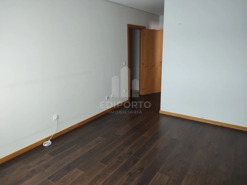 Apartamento T2 para Arrendamento em Cedofeita, Santo Ildefonso, Sé, Miragaia, São Nicolau e Vitória Foto 11