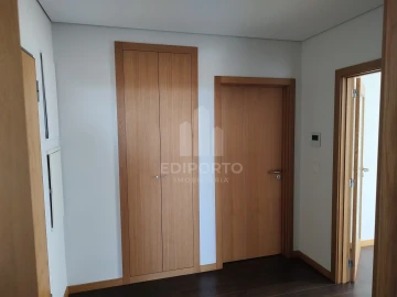 Apartamento T2 para Arrendamento em Cedofeita, Santo Ildefonso, Sé, Miragaia, São Nicolau e Vitória