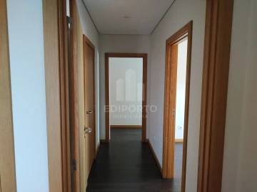 Apartamento T2 para Arrendamento em Cedofeita, Santo Ildefonso, Sé, Miragaia, São Nicolau e Vitória