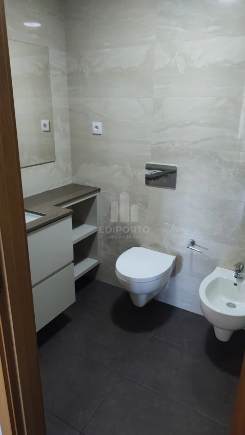Apartamento T2 para Arrendamento em Cedofeita, Santo Ildefonso, Sé, Miragaia, São Nicolau e Vitória