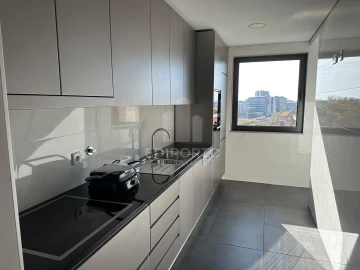 Apartamento T2 para Arrendamento em Cedofeita, Santo Ildefonso, Sé, Miragaia, São Nicolau e Vitória