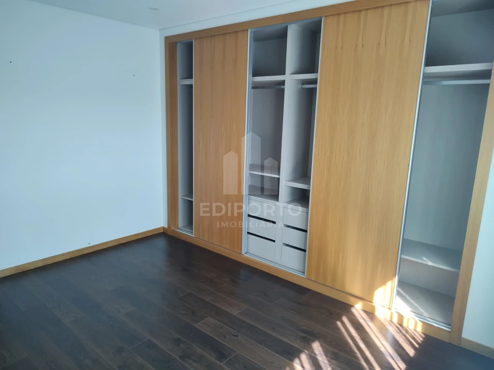 Apartamento T2 para Arrendamento em Cedofeita, Santo Ildefonso, Sé, Miragaia, São Nicolau e Vitória Foto 16