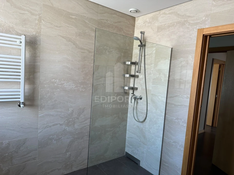 Apartamento T2 para Arrendamento em Cedofeita, Santo Ildefonso, Sé, Miragaia, São Nicolau e Vitória Foto 23