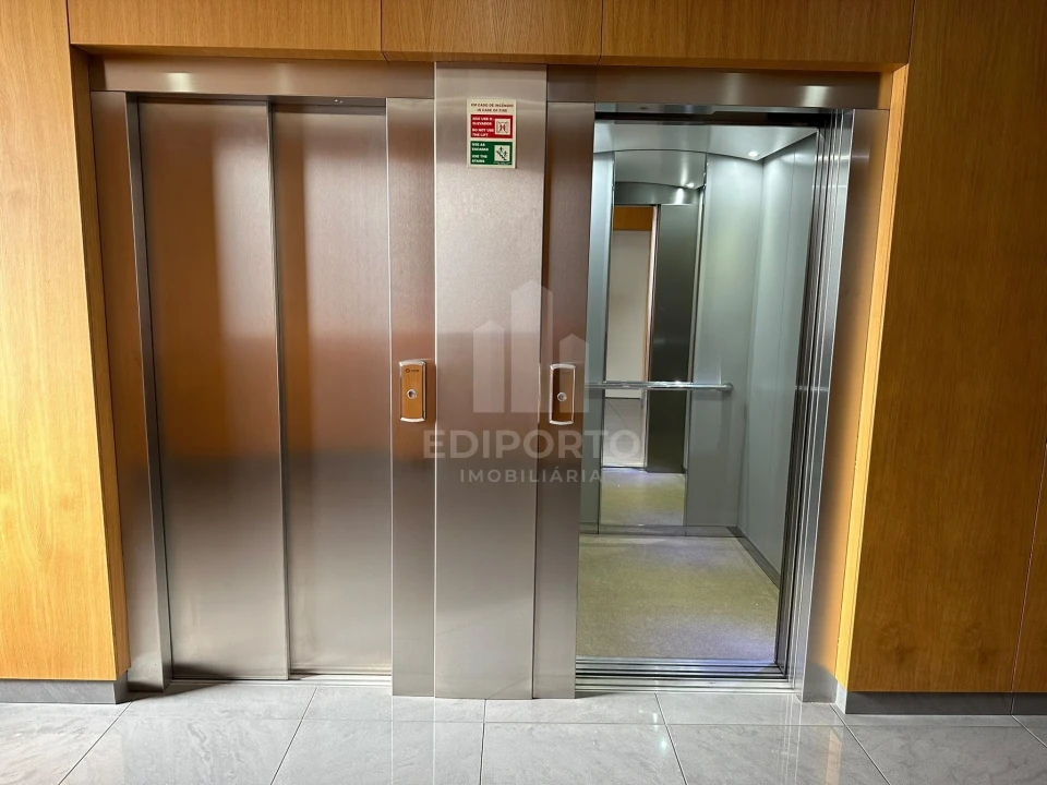 Apartamento T2 para Arrendamento em Cedofeita, Santo Ildefonso, Sé, Miragaia, São Nicolau e Vitória Foto 36