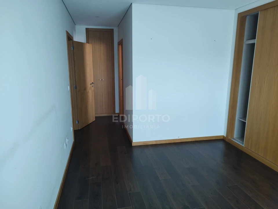 Apartamento T2 para Arrendamento em Cedofeita, Santo Ildefonso, Sé, Miragaia, São Nicolau e Vitória Foto 17