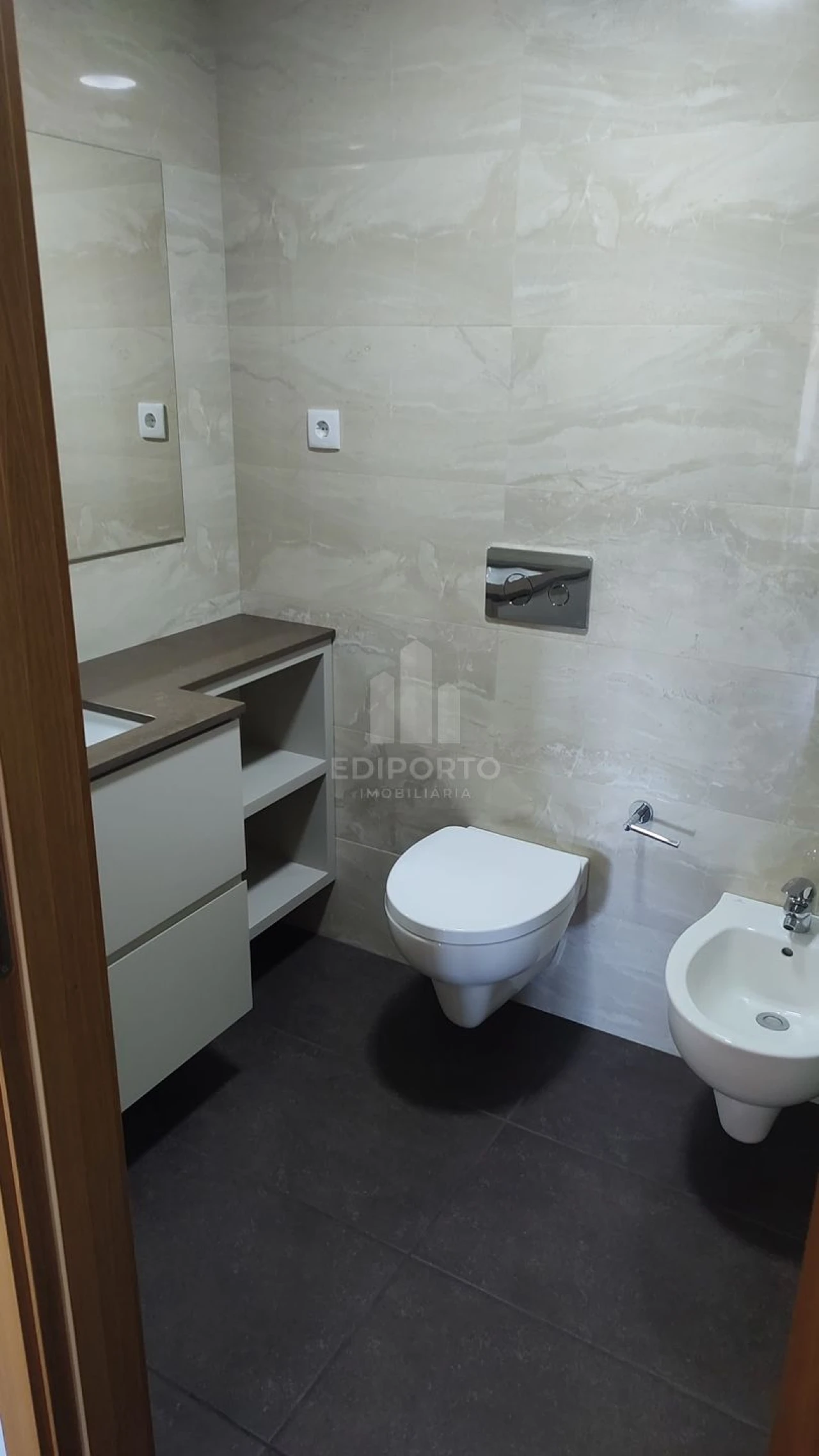 Apartamento T2 para Arrendamento em Cedofeita, Santo Ildefonso, Sé, Miragaia, São Nicolau e Vitória Foto 27