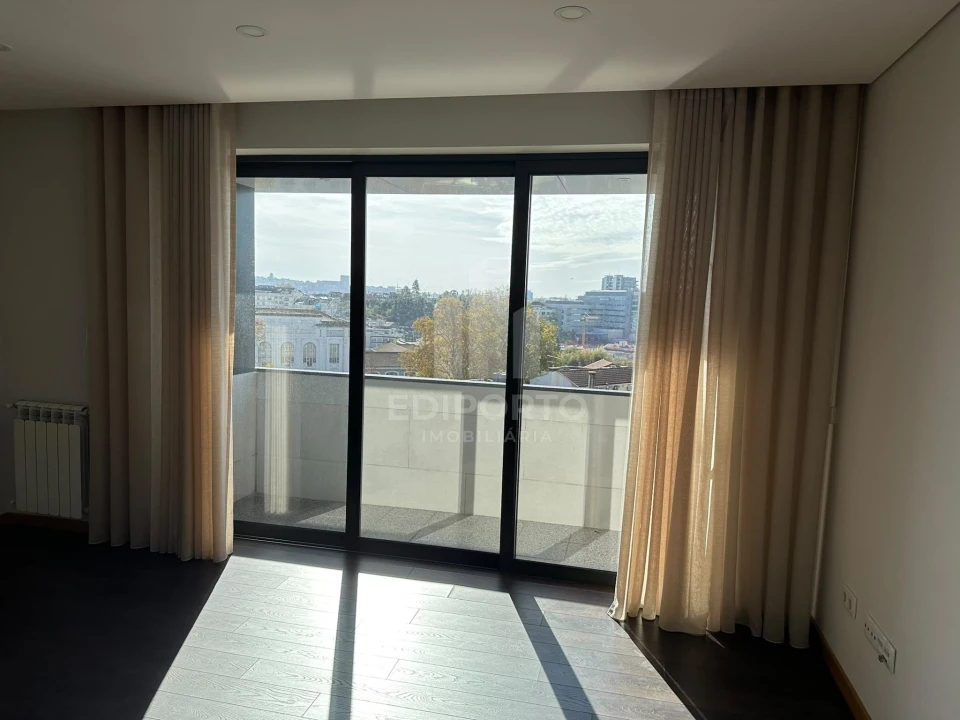 Apartamento T2 para Arrendamento em Cedofeita, Santo Ildefonso, Sé, Miragaia, São Nicolau e Vitória Foto 1