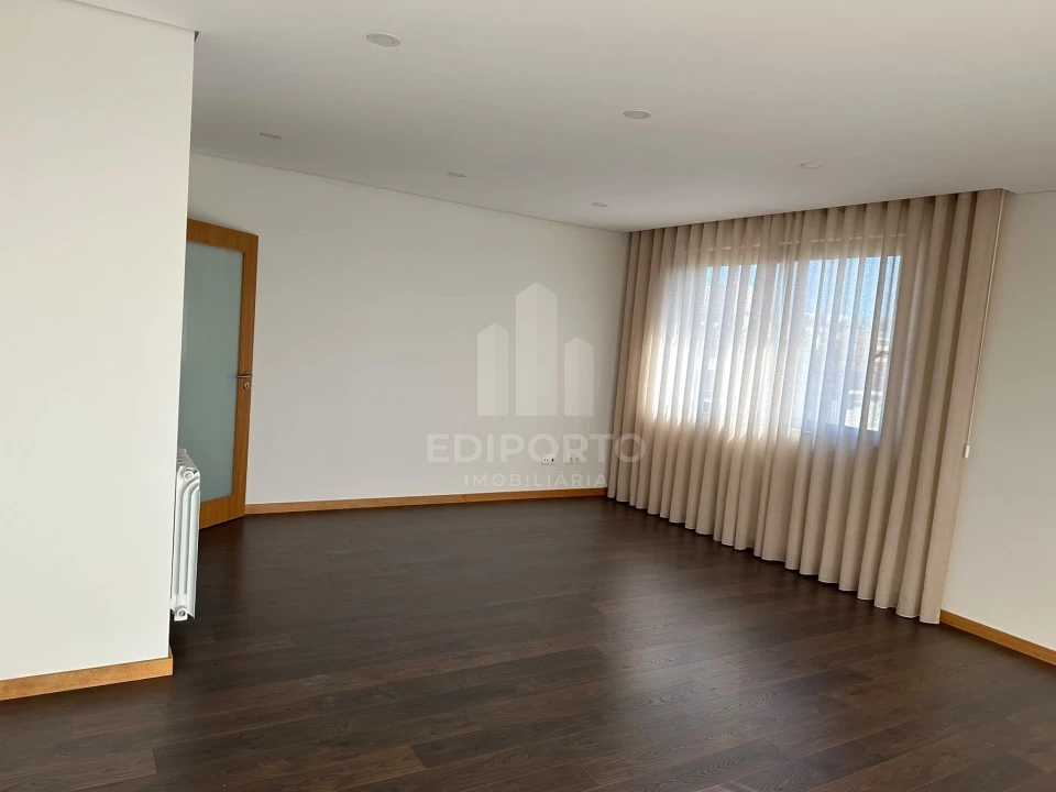 Apartamento T2 para Arrendamento em Cedofeita, Santo Ildefonso, Sé, Miragaia, São Nicolau e Vitória Foto 7