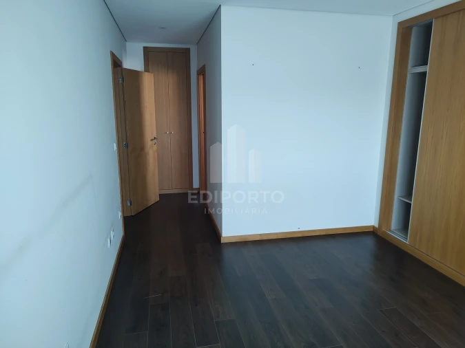 Apartamento T2 para Arrendamento em Cedofeita, Santo Ildefonso, Sé, Miragaia, São Nicolau e Vitória Foto 17