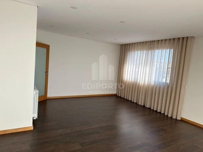 Apartamento T2 para Arrendamento em Cedofeita, Santo Ildefonso, Sé, Miragaia, São Nicolau e Vitória Foto 7