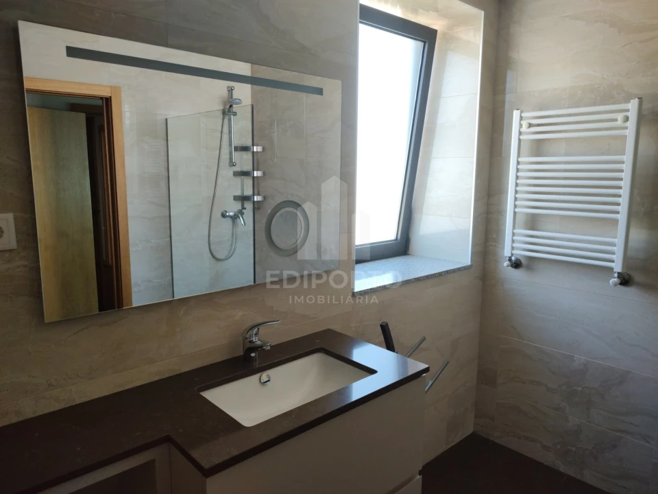 Apartamento T2 para Arrendamento em Cedofeita, Santo Ildefonso, Sé, Miragaia, São Nicolau e Vitória Foto 26
