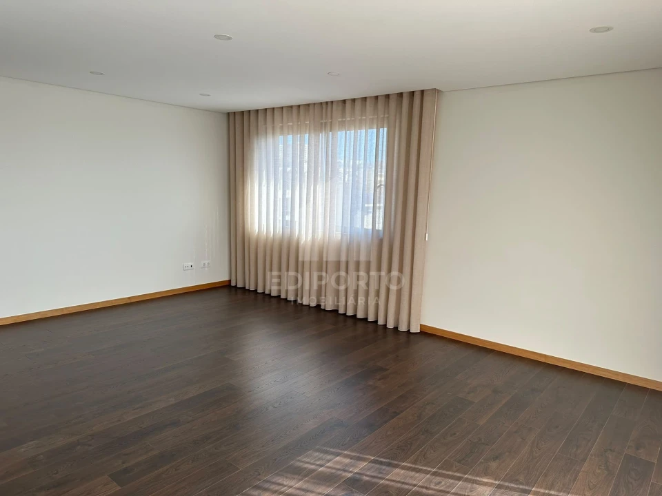 Apartamento T2 para Arrendamento em Cedofeita, Santo Ildefonso, Sé, Miragaia, São Nicolau e Vitória Foto 6