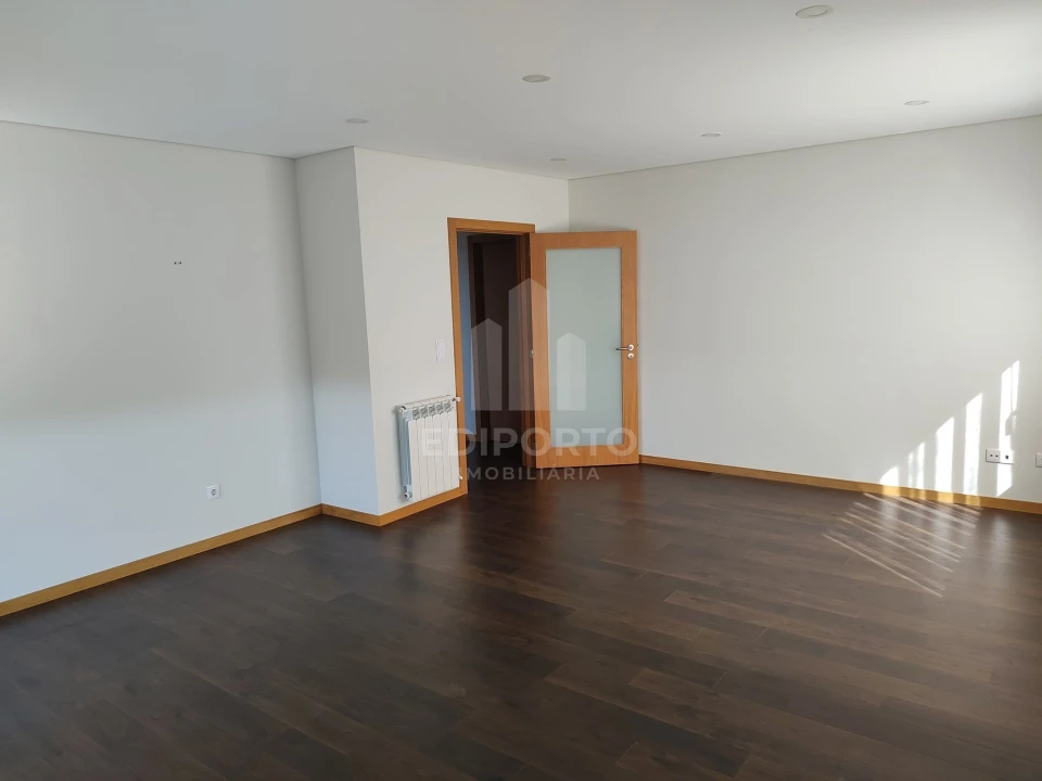 Apartamento T2 para Arrendamento em Cedofeita, Santo Ildefonso, Sé, Miragaia, São Nicolau e Vitória Foto 8