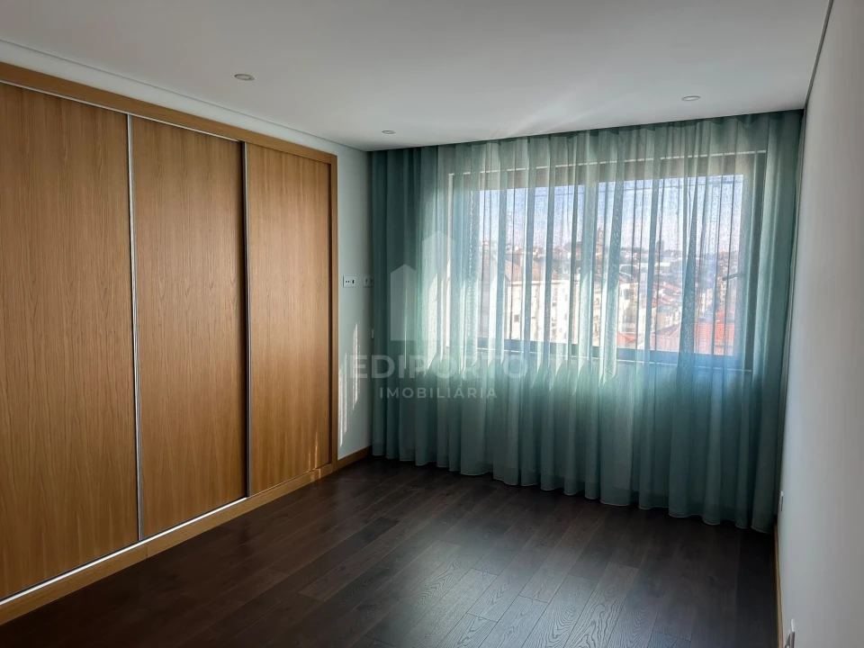 Apartamento T2 para Arrendamento em Cedofeita, Santo Ildefonso, Sé, Miragaia, São Nicolau e Vitória Foto 9