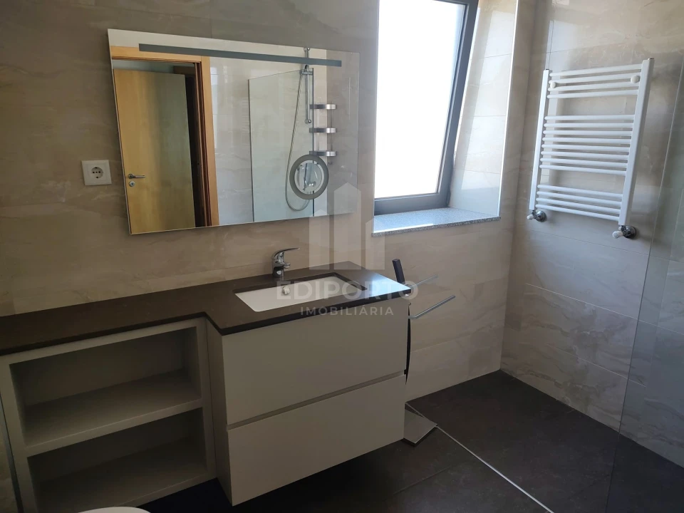 Apartamento T2 para Arrendamento em Cedofeita, Santo Ildefonso, Sé, Miragaia, São Nicolau e Vitória Foto 28