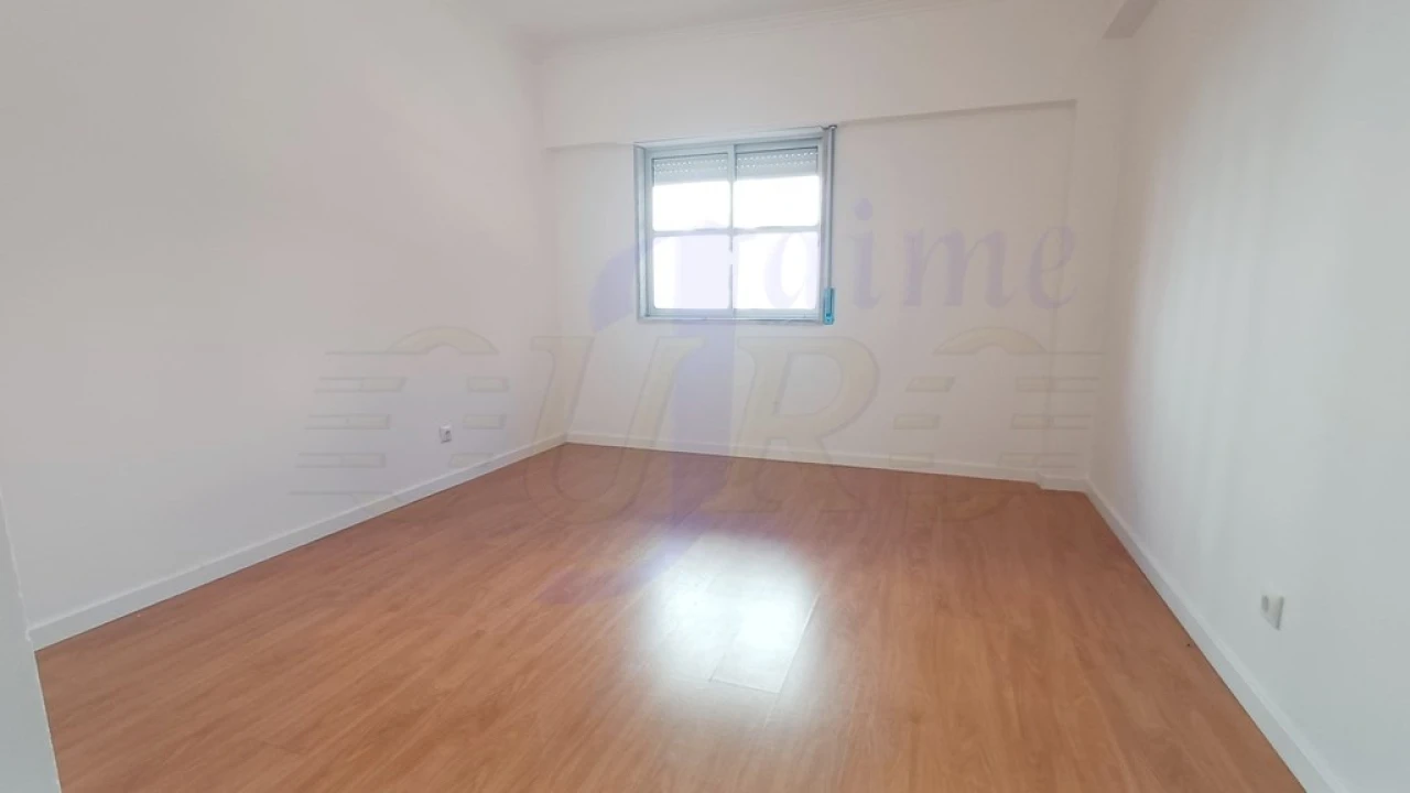 Apartamento T3 para Venda em Algueirão-Mem Martins Foto 14