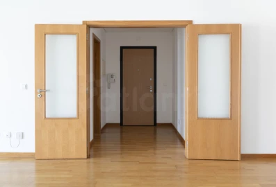 Apartamento T2 para Arrendamento em Carcavelos e Parede