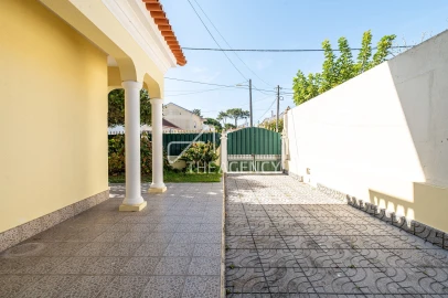 Moradia T7 para Venda em Charneca de Caparica e Sobreda