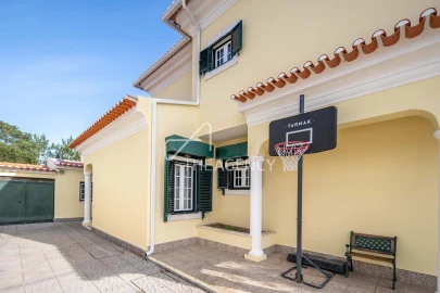 Moradia T7 para Venda em Charneca de Caparica e Sobreda